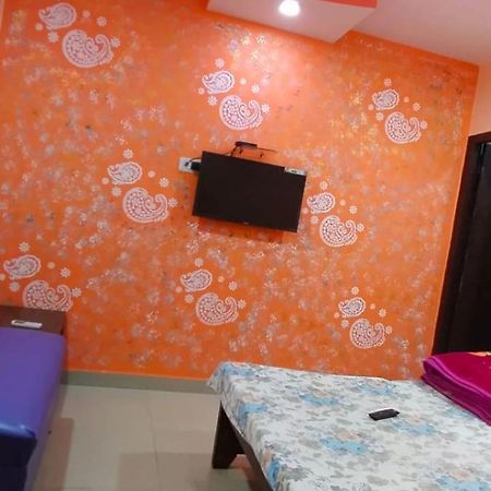 Hotel Atithi Galaxy Канпур Екстериор снимка
