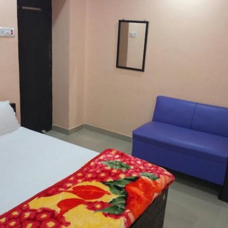 Hotel Atithi Galaxy Канпур Екстериор снимка