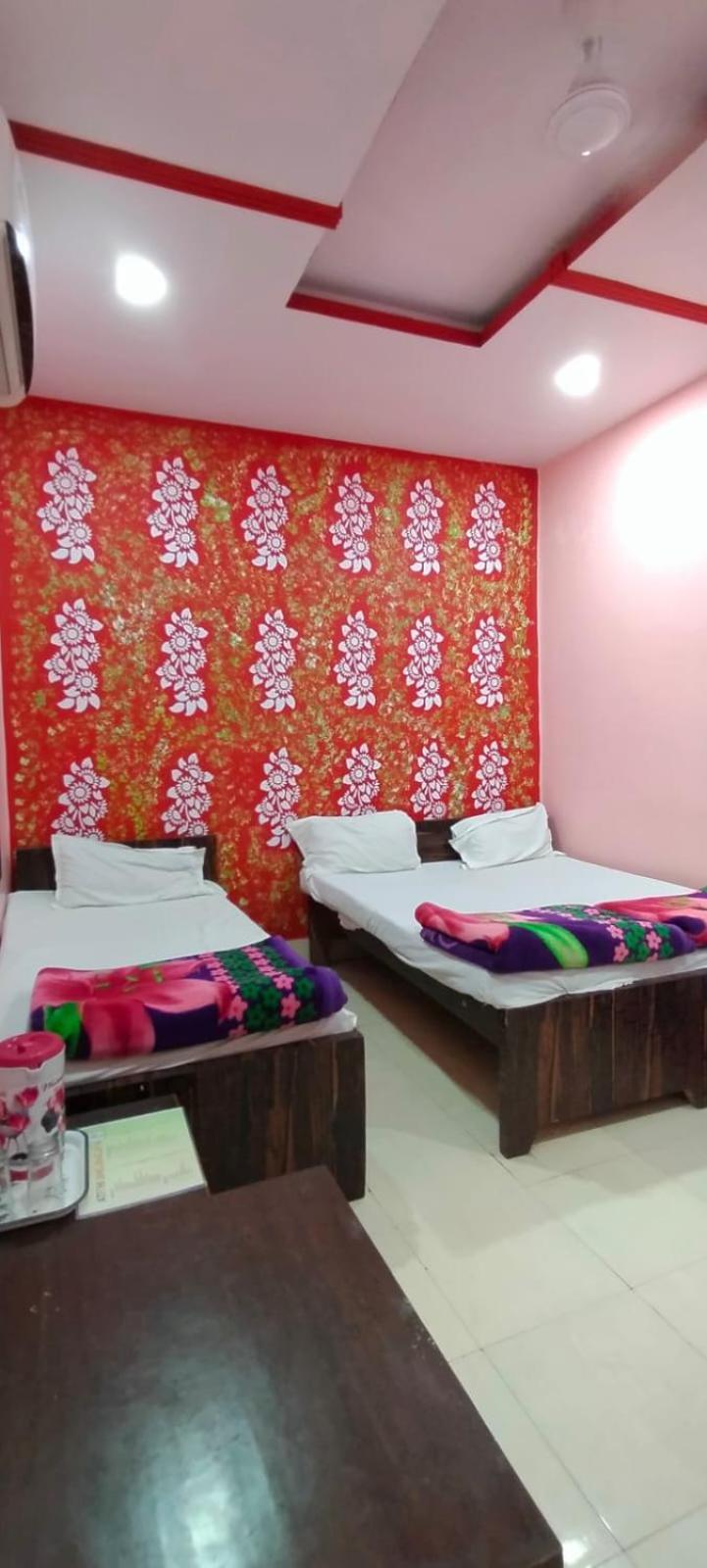 Hotel Atithi Galaxy Канпур Екстериор снимка