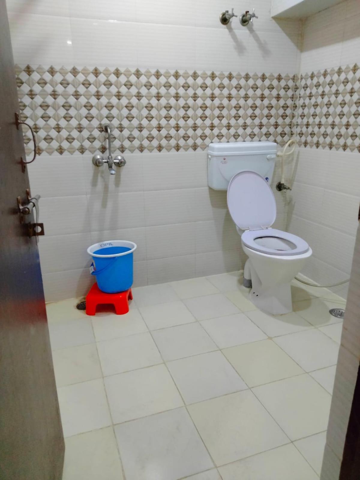 Hotel Atithi Galaxy Канпур Екстериор снимка