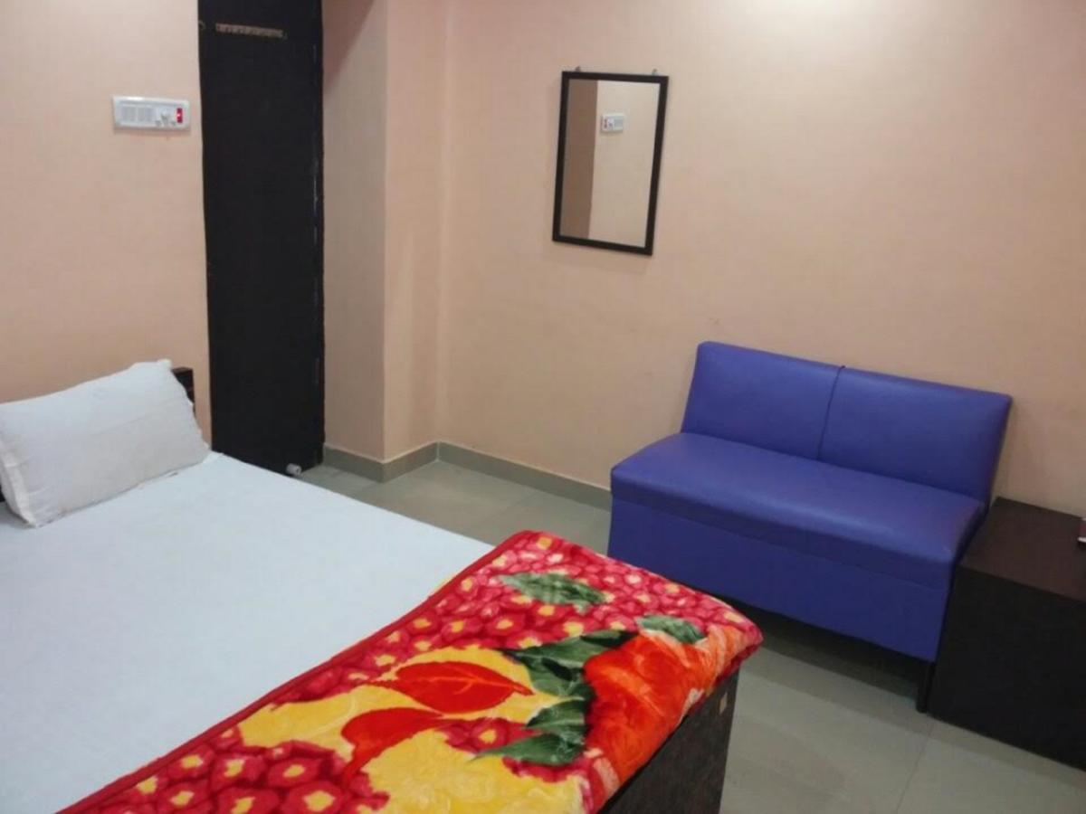 Hotel Atithi Galaxy Канпур Екстериор снимка