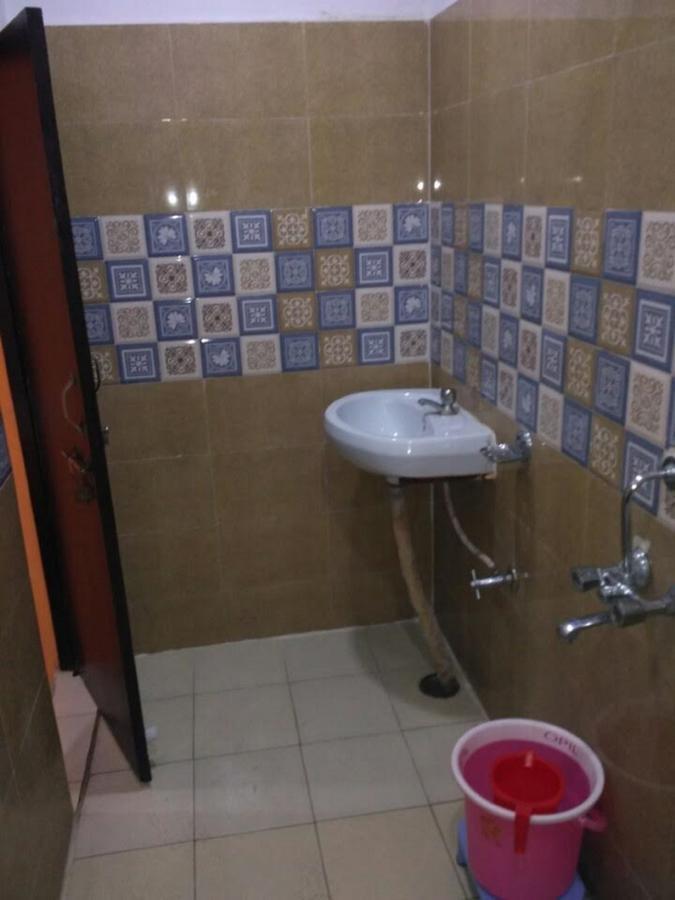 Hotel Atithi Galaxy Канпур Екстериор снимка