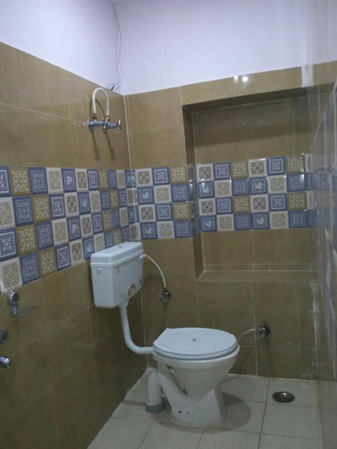 Hotel Atithi Galaxy Канпур Екстериор снимка
