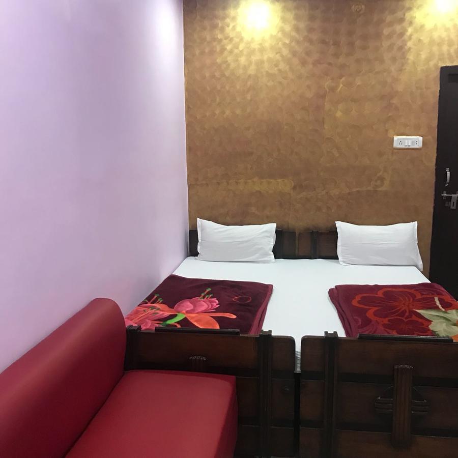 Hotel Atithi Galaxy Канпур Екстериор снимка