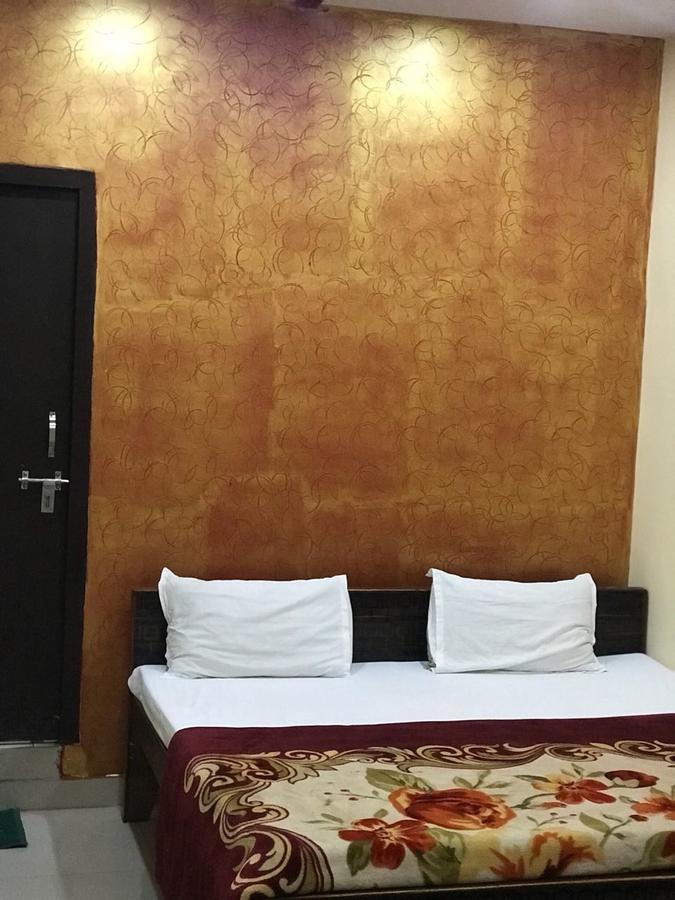 Hotel Atithi Galaxy Канпур Екстериор снимка