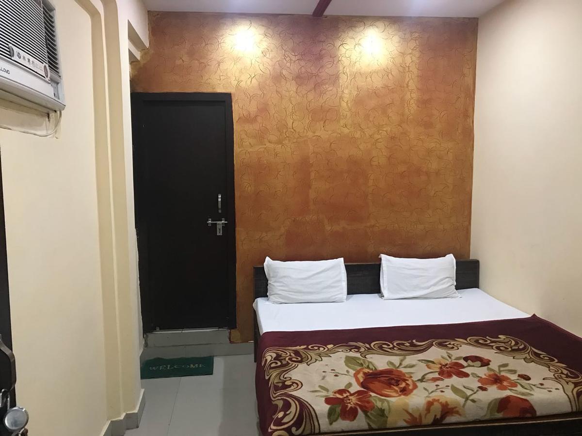 Hotel Atithi Galaxy Канпур Екстериор снимка