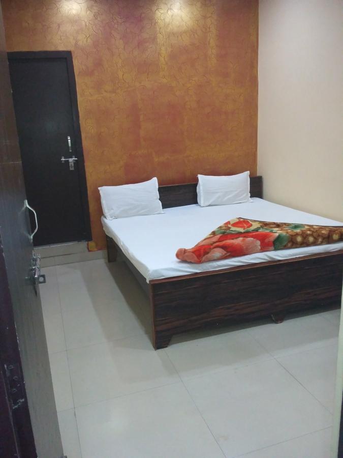 Hotel Atithi Galaxy Канпур Екстериор снимка