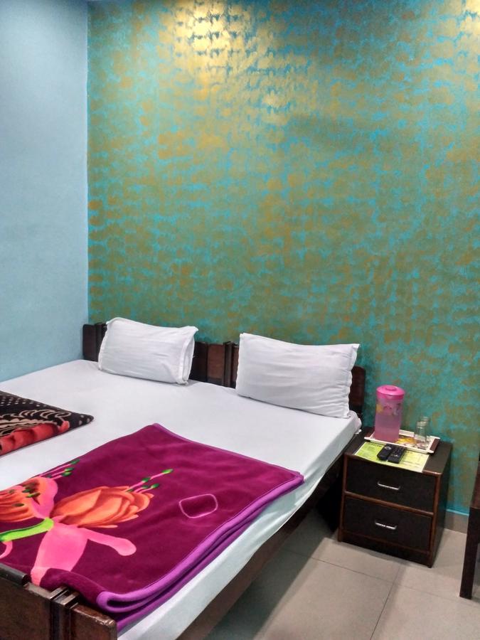 Hotel Atithi Galaxy Канпур Екстериор снимка