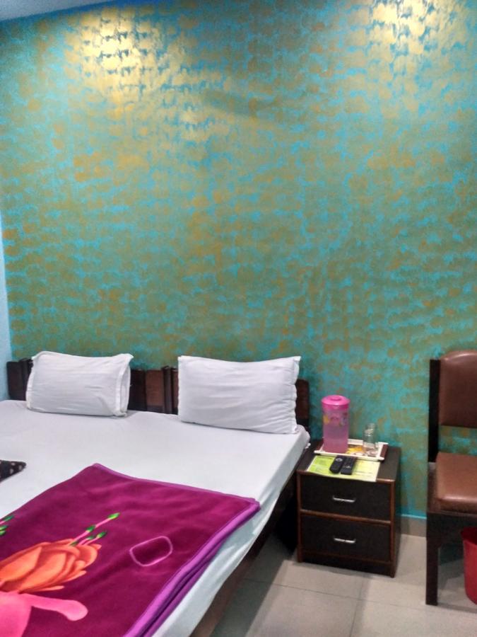 Hotel Atithi Galaxy Канпур Екстериор снимка